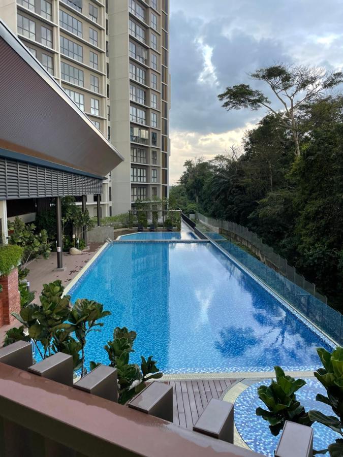 Stayje Putrajaya, 5 Minutes To Ioi City Mall, Wifi , Netflix, Free Parking Экстерьер фото